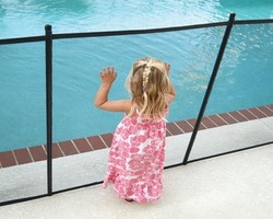 Pool with mesh safety fence removable