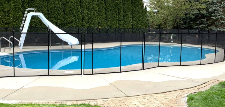 Pool with mesh safety fence removable